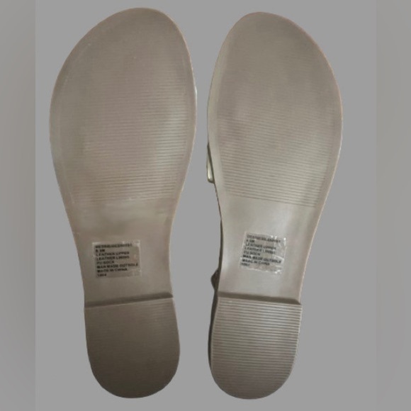 NWOT, Steve Madden, metallic gold leather “Dessie” crossover strap sandals - Picture 5 of 6